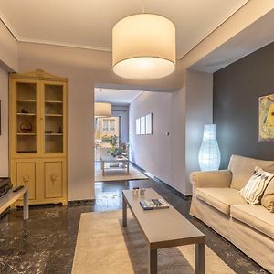 Tranquil Central Apt, Behind Athens Caravel Area