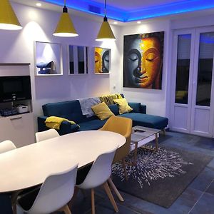 Appartement à 2 Chambres à Coucher
