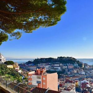 Aesthetic Riverview Apartment In Historical Lisbon