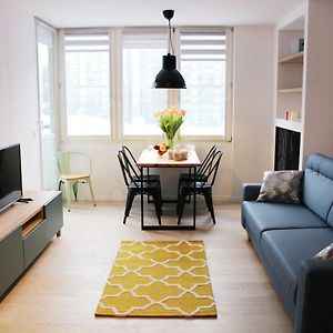 Comfy With Great City View By Cooee Apartments