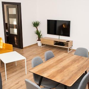 Appartement à 2 Chambres à Coucher