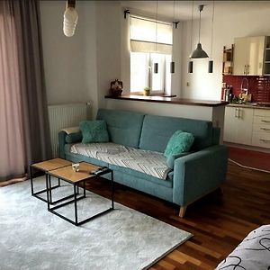 Studio Lit King-Size