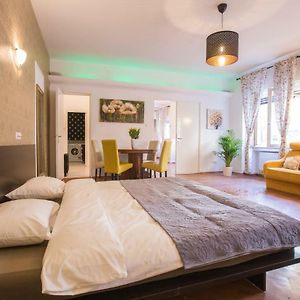 Appartement à 2 Chambres à Coucher