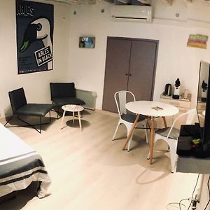 Studio typique et cosy climatise.