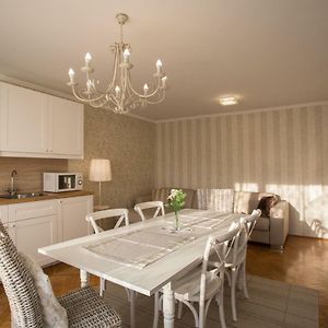 Appartement à 3 Chambres à Coucher