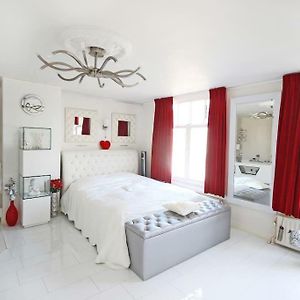 White Luxury Penthouse In City Centre