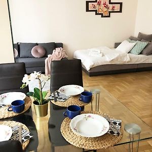 Sienna 93 - Cozy Studio By Homeprime