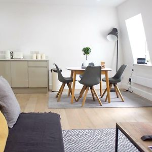 Appartement à 2 Chambres à Coucher