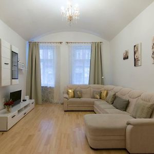Spacious Apartment Near Wenceslas Square