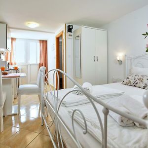 Studio Kristic, Cozy Studio With A Terrace