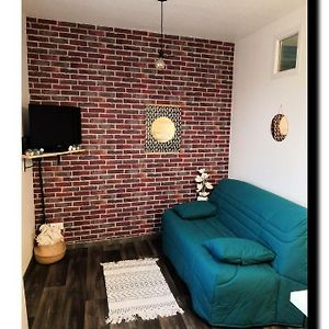 Studio Lit King-Size