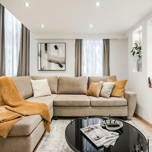 Bpr Luxurious & Stylish Duplex Home