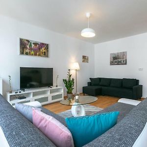 Spacious Apartment In The Old Town Of Bratislava