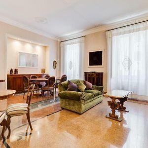 Appartement à 3 Chambres à Coucher