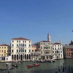 Loft Overlooking The Grand Canal