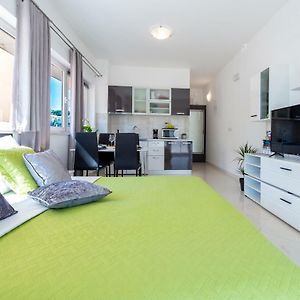 Studio Apartment & Room Ten - Free Parking