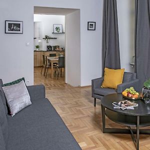 Appartement à 2 Chambres à Coucher