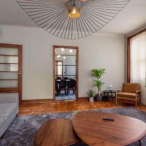Appartement à 4 Chambres à Coucher
