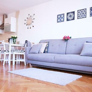 Cozy And Great Location By Cooee Apartments