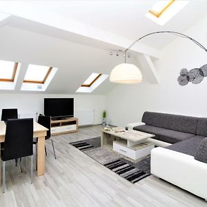 Appartement à 2 Chambres à Coucher