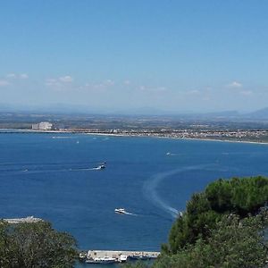 Apartamento Con Terraza Y Vistas Al Mar