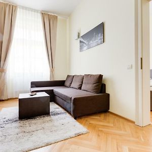 Apartment Halkova 5