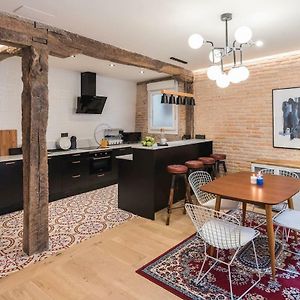Appartement à 2 Chambres à Coucher