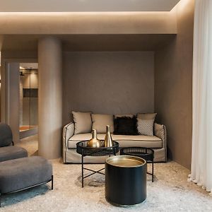 *** Boutique Syntagma apartment w/ plunge pool ***