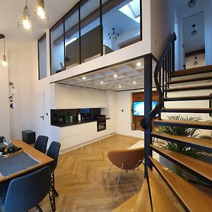 Appartement à 3 Chambres à Coucher