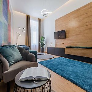 High End Suite Klauzal With Ac - For Cooling