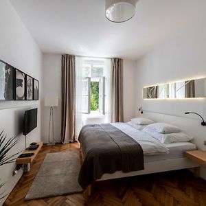 Appartement à 2 Chambres à Coucher