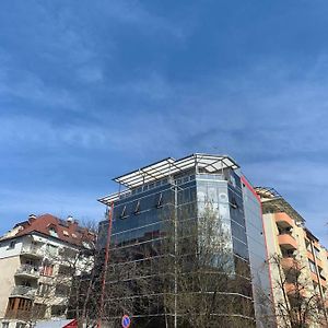 Lilia 3 Self-Check In Apartment With Hot Water Despite Prevention In The Neighborhood, Food And Drink Shop Open Until 10 Pm And Free Parking Area Next Ot 24 Hours Food And Drink Shop And Free Parking Area