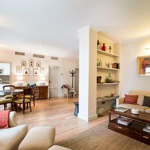 Appartement de Luxe à 2 Chambres à Coucher