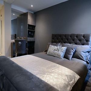 Ladywell House Suites - Chinatown - Self Check-In