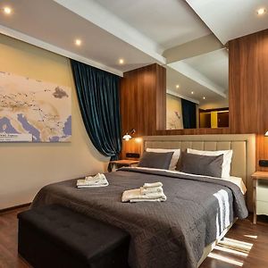 Palace Of Culture 2-Bedroom Retreat On Skobelev Blvd
