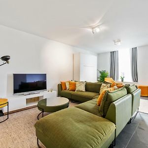 Classy Apartment In City Center With Large Balcony