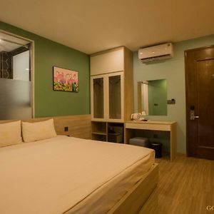 Golden Hotel 2