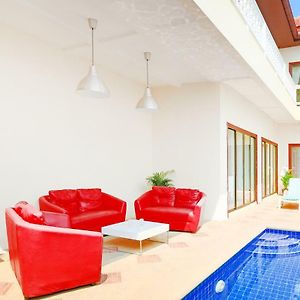 Villa à 4 Chambres à Coucher
