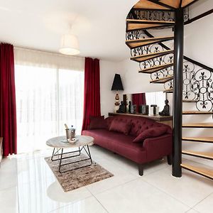 Appartement à 3 Chambres à Coucher