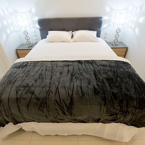 White Lux Apartment For 2 Vipgreece