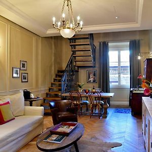 Appartement de Luxe à 2 Chambres à Coucher