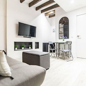 Cozy And Modern Apartment For 4 In Madrid