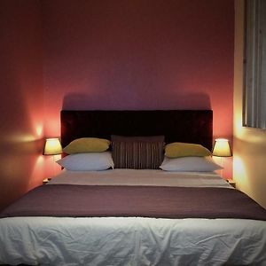 Studio Lit King-Size