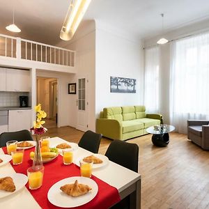 Appartement Grand à 2 Chambres à Coucher