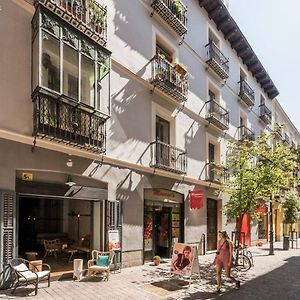 Explore Madrid From A Warm Apartment With Patio At A Newly Refurbished Manorial Building