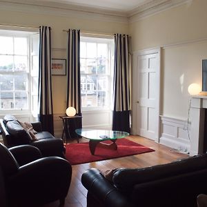 Appartement à 3 Chambres à Coucher