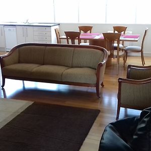 Appartement Grand à 2 Chambres à Coucher