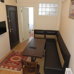 Appartement Semi à 2 Chambres à Coucher au Sous-Sol
