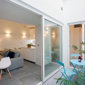 Gatu Villa Alameda, 