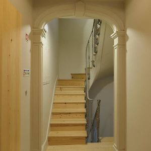Appartement à 2 Chambres à Coucher au Premier Étage